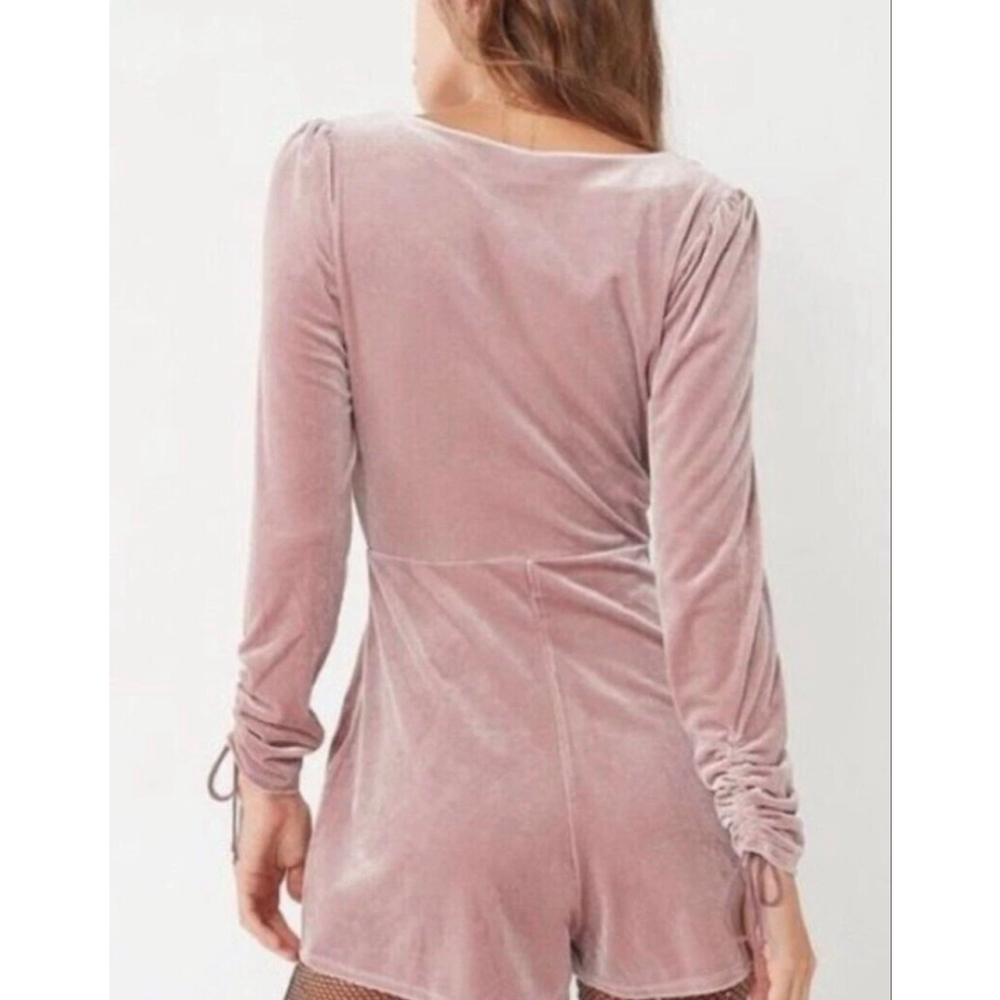 Urban Outfitters Pink Velvet Wrap Romper Soft Girl Ruched Sleeve Mini XS EUC - Picture 3 of 9